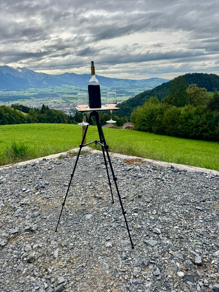 TuttY-HolztablettY – der elegante Magnet-Beistelltisch in edler Eichenoptik
