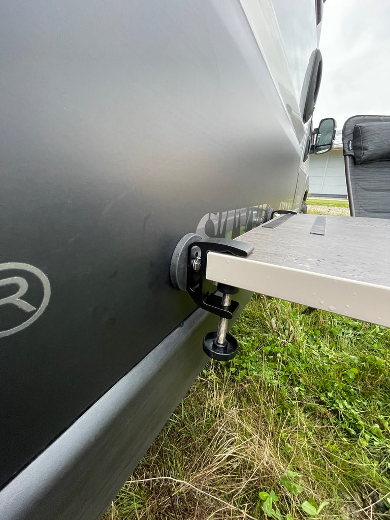 Magnethalterset für die Tischplatte an Blechkarosserien für Bus, Van und Kastenwagen