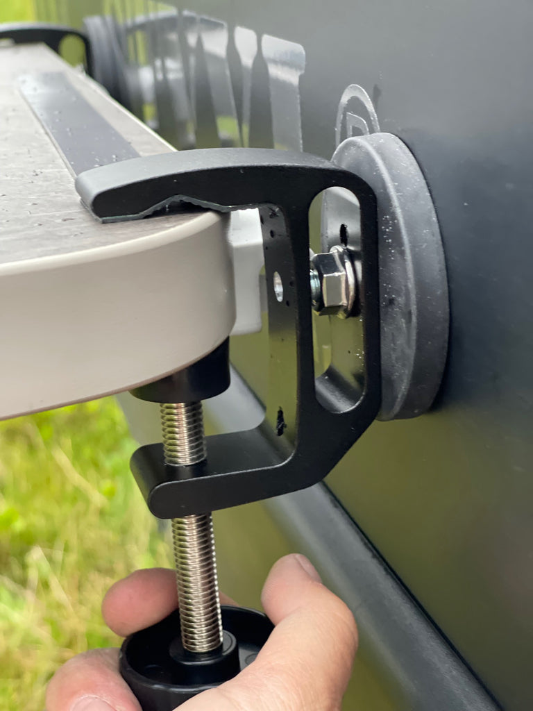 Magnethalterset für die Tischplatte an Blechkarosserien für Bus, Van und Kastenwagen