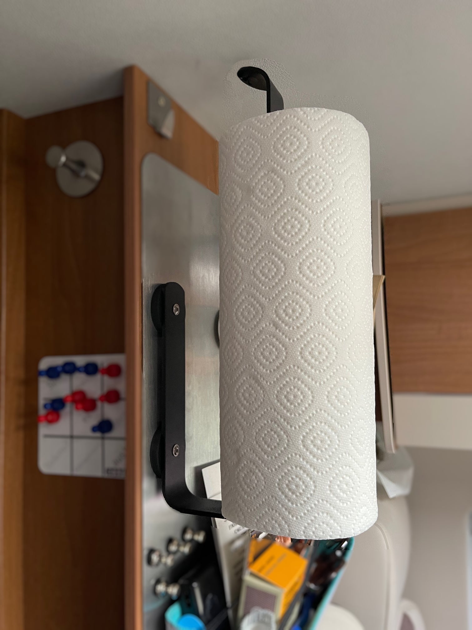 magnetischer Küchenrollenhalter mit Abrollstopper! – STYYL | Küchenrollenhalter